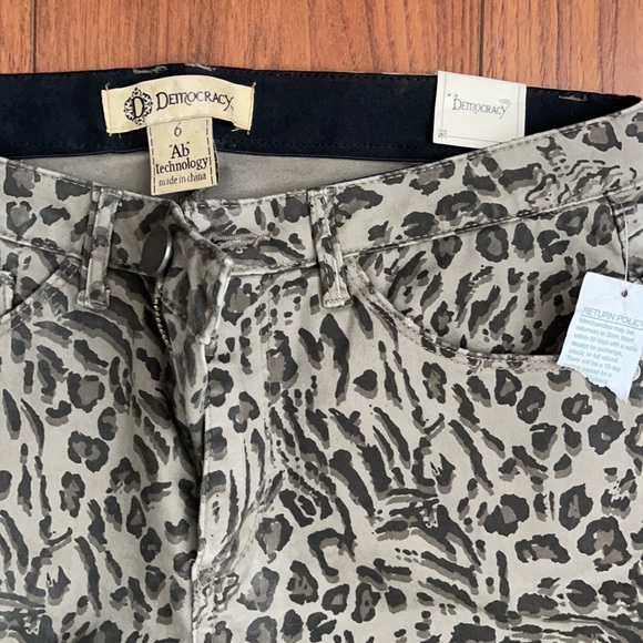 Democracy animal print jean size 6 NWT - Picture 3 of 3